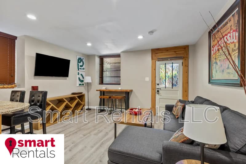 St. Louis Condo: 3640 Shaw Blvd - BW