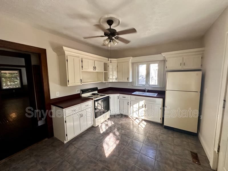 Akron Condo: 464 Crestwood Avenue - A