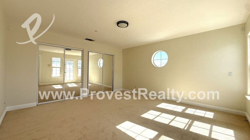 Victorville House: 18064 Mariner Dr