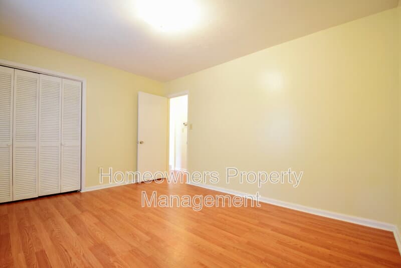 Raeford House: 711 Niven Ave