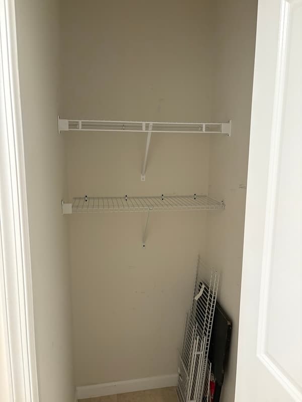 Greenville House: 102 Castlebrook Dr