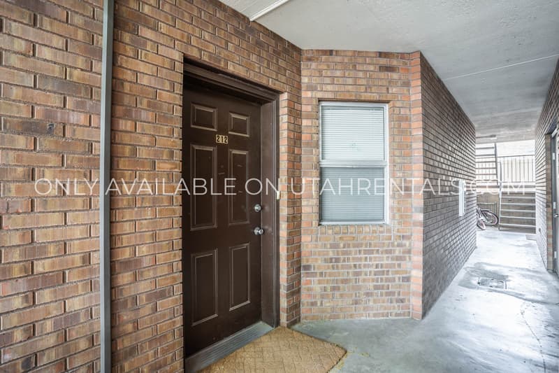 Provo House: 761 E 820 N