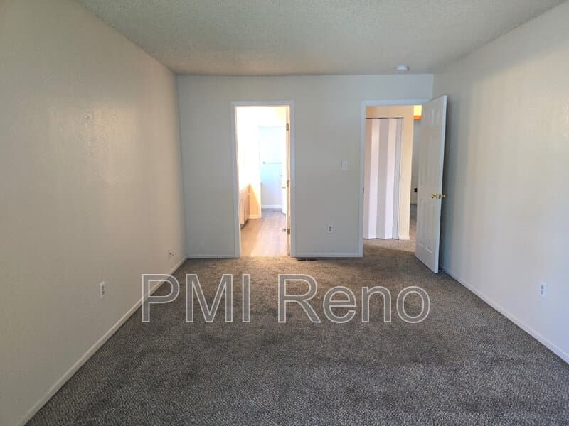 Sparks House: 977 Tyler Way
