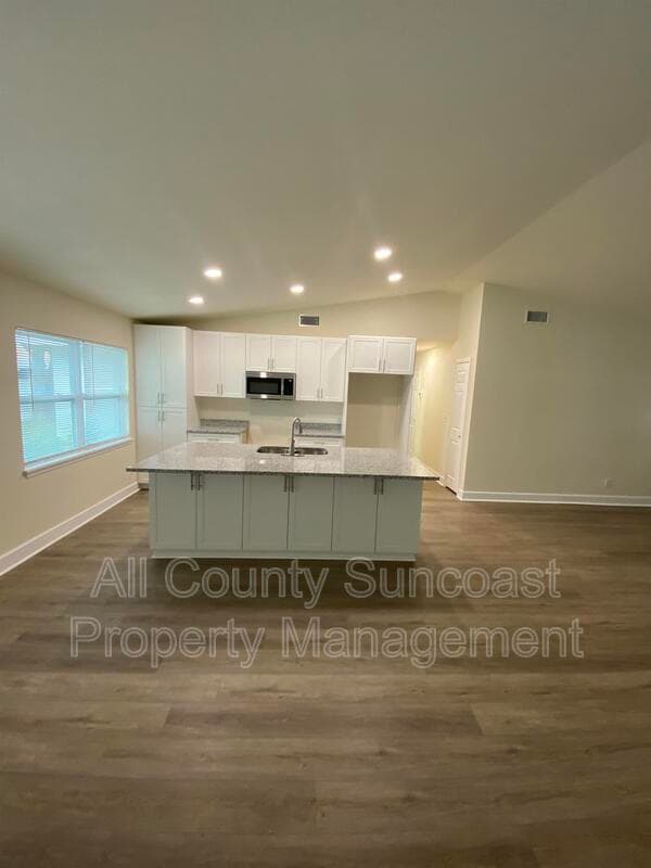Palm Harbor House: 768 16th St