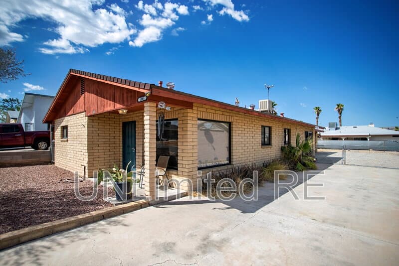 Bullhead City House: 1385 Church Dr