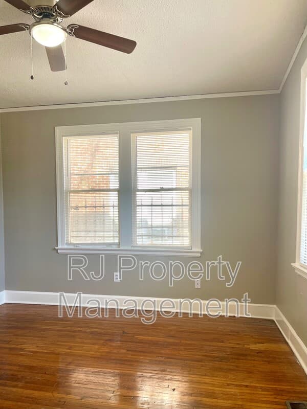 Memphis House: 72 N Belvedere Blvd