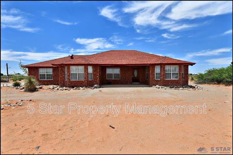 El Paso House: 14101 Koshare Ct