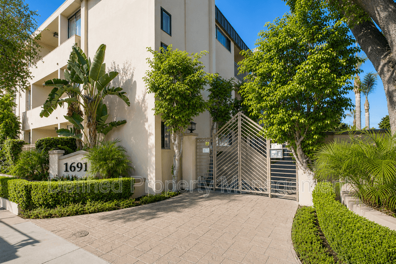 Northridge Condo: 16901 NAPA ST