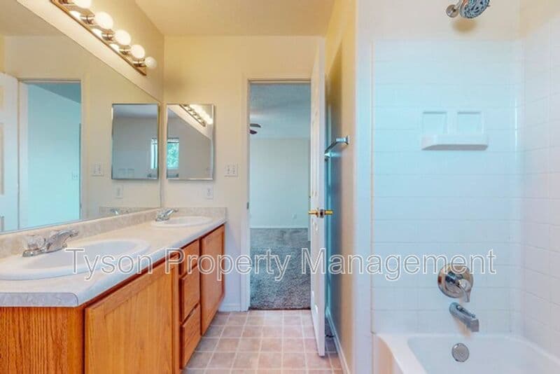 Albuquerque House: 3639 Big Cottonwood CT SW