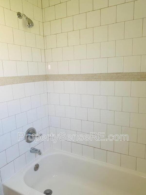 Aurora House: 1121 Alton Street