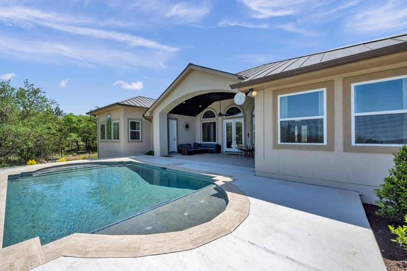 Horseshoe Bay House: 200 Mt Dew