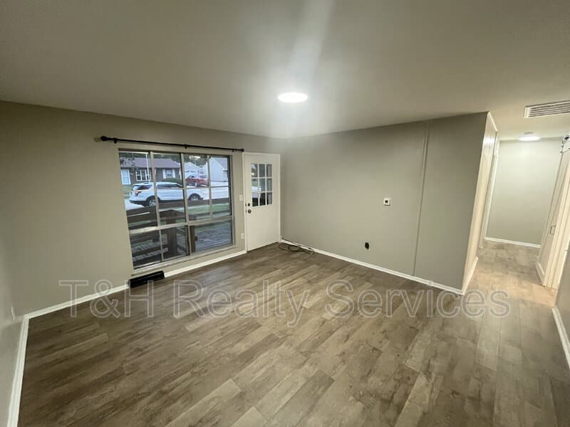 Anderson House: 1811 Norwood Way