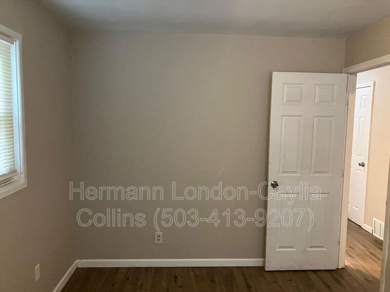 St Louis House: 1143 Congress Ave