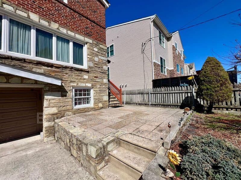 Philadelphia House: 2988 Welsh Rd