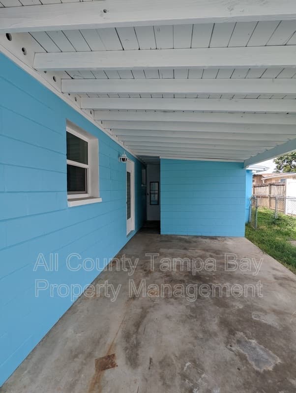 Tampa House: 6021 W Hanna