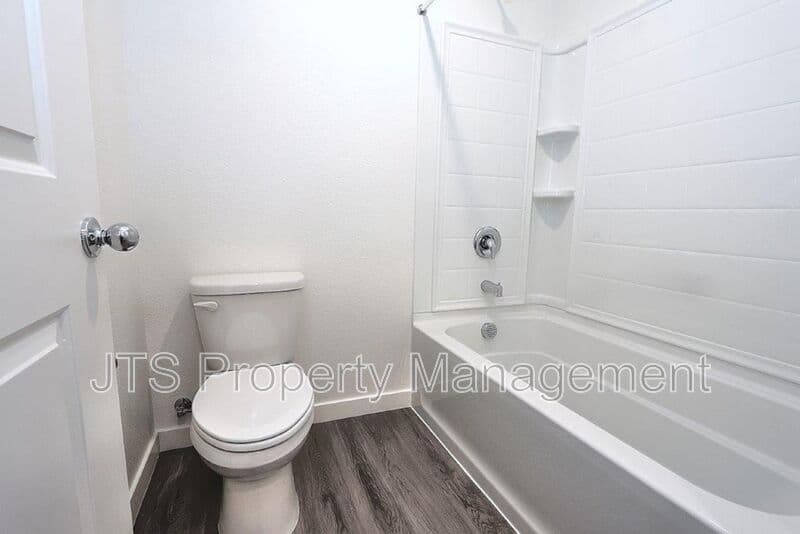 Roseville House: 2049 Shady Tree Circle