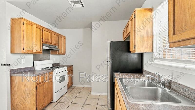 El Paso Condo: 216 S Schutz