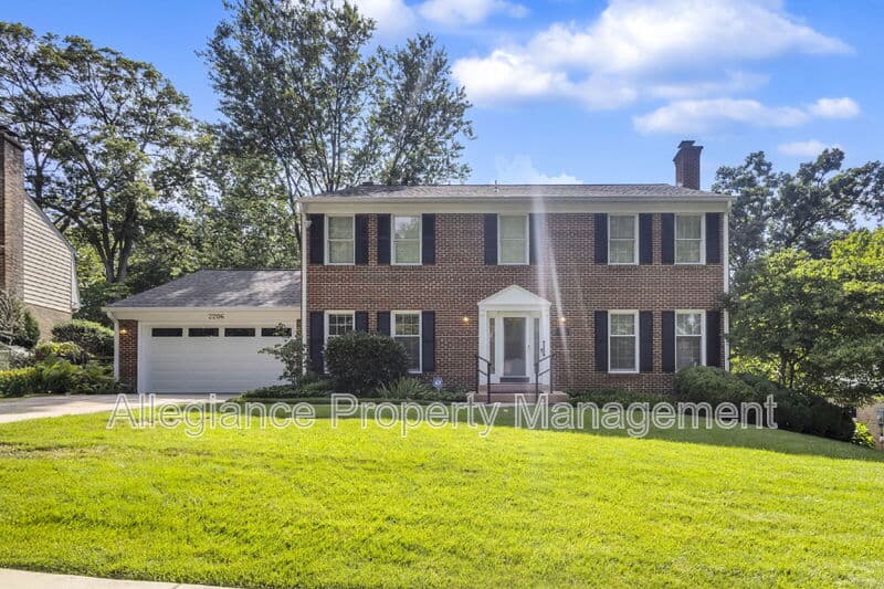 Alexandria House: 2206 Fort Ward Pl