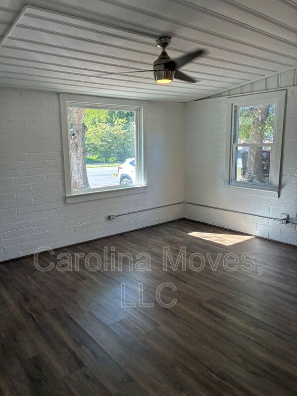 Taylors House: 205 Brushy Creek Road