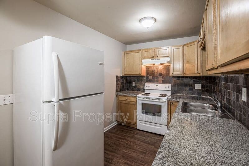 Jacksonville House: 6722 Frye Ave