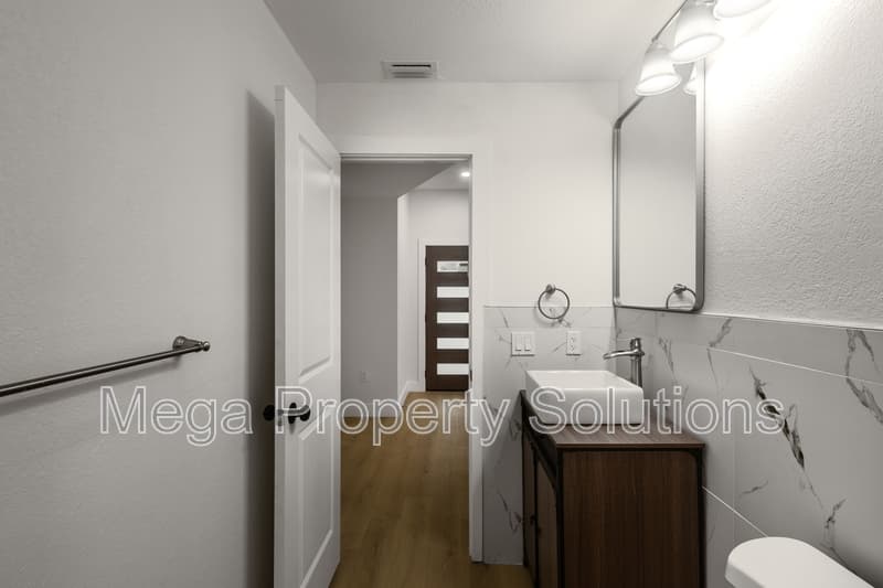 Tampa House: 910 East Osborne Avenue