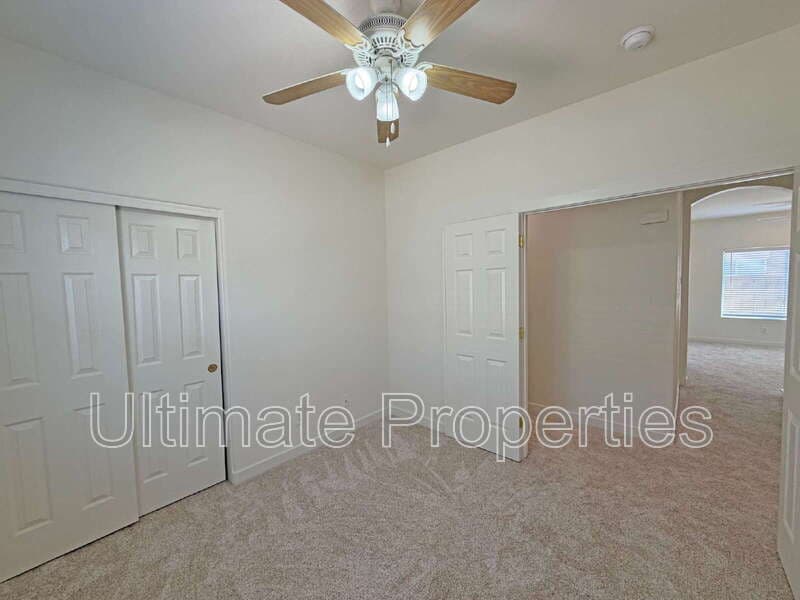 Avondale House: 12360 W Tonto St