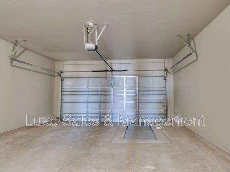 Moore House: 759 SW 14th St