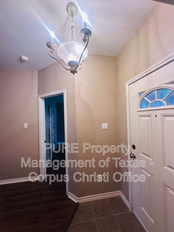 Corpus Christi House: 2509 Windblown Dr
