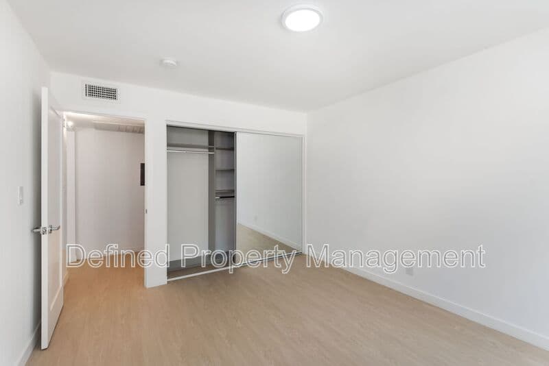 Los Angeles Condo: 1546 Bundy Drive