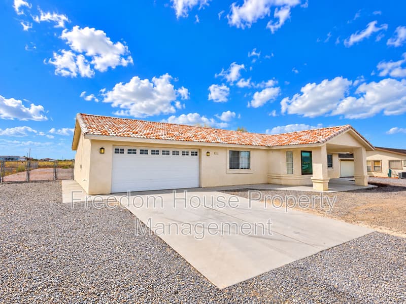 Pahrump House: 701 Mount Charleston Drive