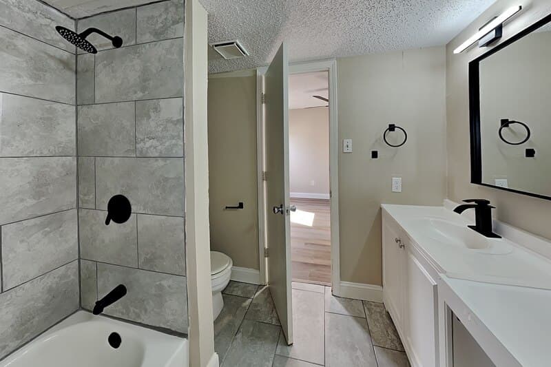 Rowlett House: 6204 Alissa Dr