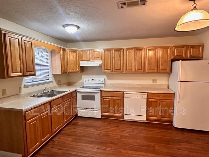 Hattiesburg Condo: 121 Lexington Dr