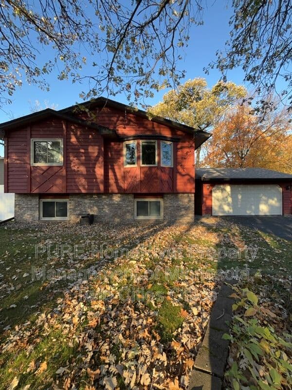 Coon Rapids House: 12394 Magnolia Cir Nw