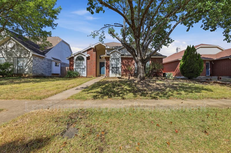 Cedar Hill House: 508 Sims Drive