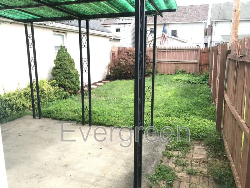 McKees Rocks House: 103 Orchard Street
