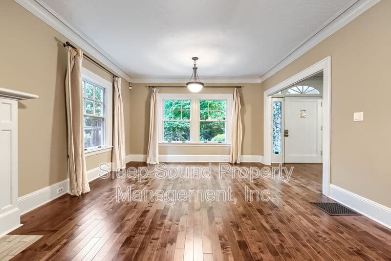 Portland House: 3835 SE Ankeny Street