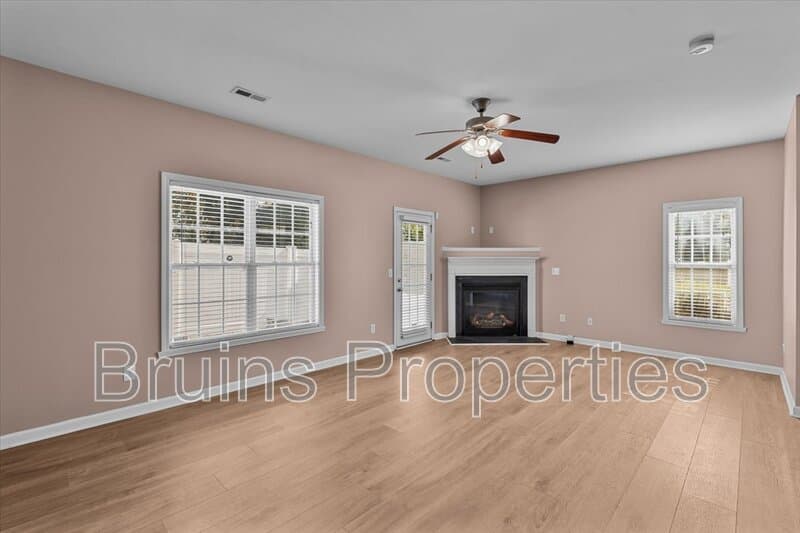 High Point House: 3522 Park Hill Crossing Drive