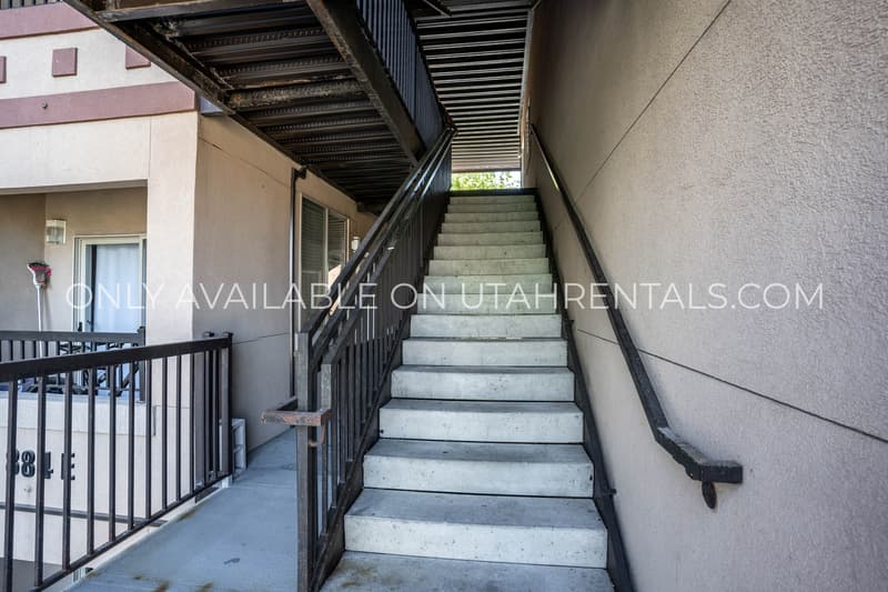 Provo House: 866 E 700 N