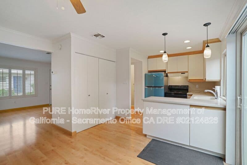 Sacramento House: 8811 Salmon Falls Dr.