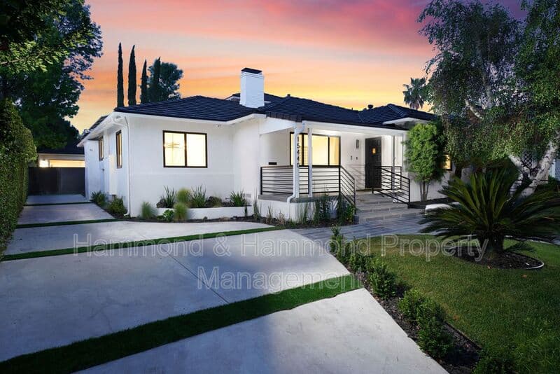 Sherman Oaks House: 15440 Varden St.