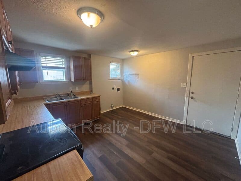 Denton Condo: 521 Ruth Street
