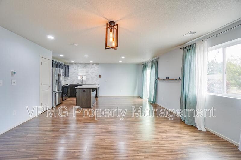 Vancouver House: 11705 NE 131st Pl