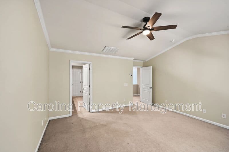 Charlotte House: 15422 Canmore St