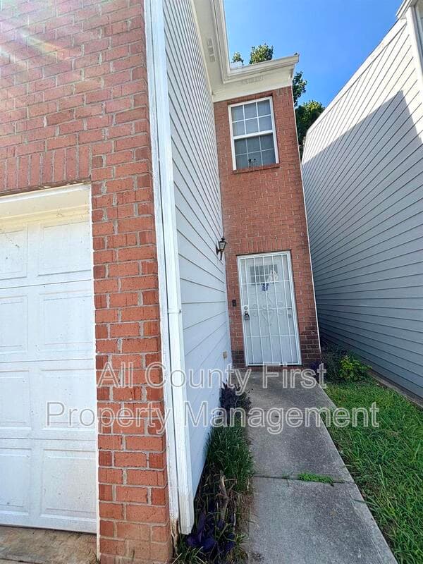Unit 2 
College Park House: 2829 Windsor Forrest Ct