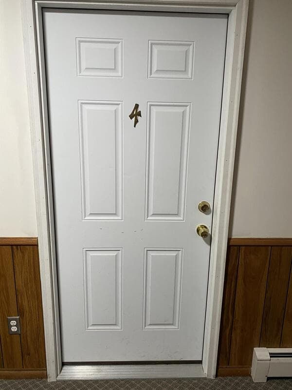 Monticello Condo: 705 E 3rd St #4