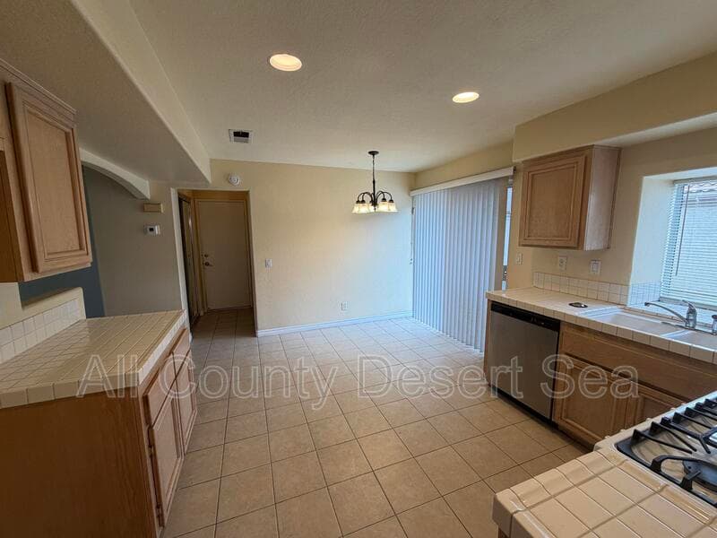 Aliso Viejo House: 12 Saint Moritz St