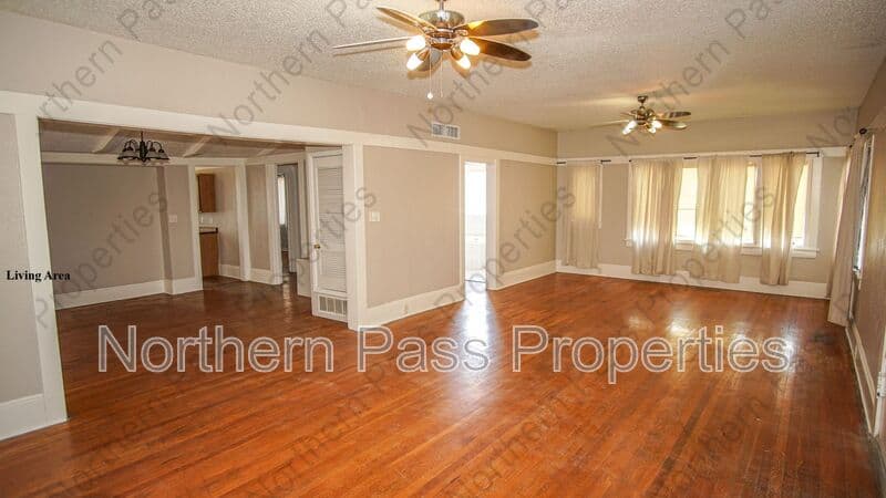El Paso House: 7600 Franklin Dr. Front