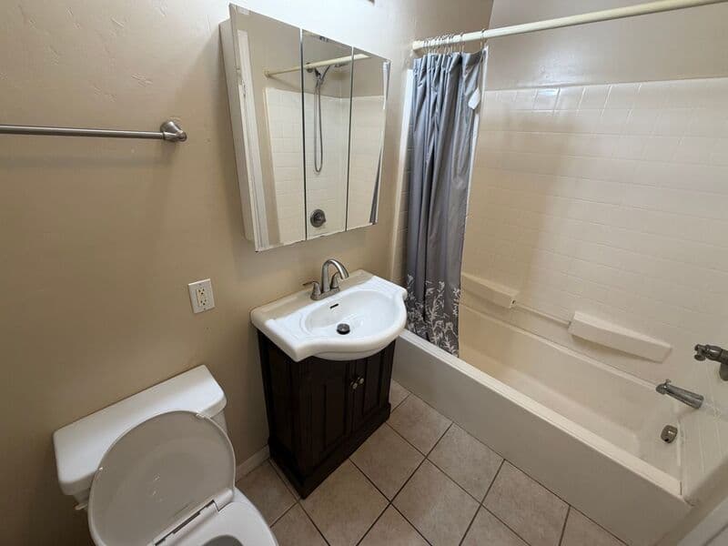 San Diego House: 5402 Balboa Arms