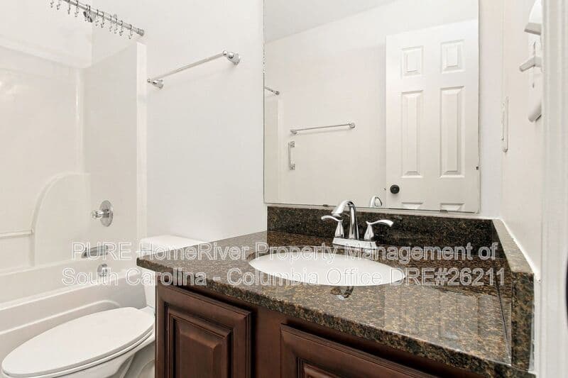 Lexington House: 288 Hollingsworth Ln