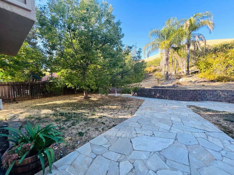 Fairfield House: 2136 Fieldcrest Ave